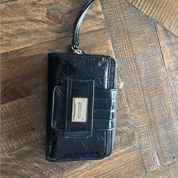 Kenneth Cole Reaction NWT  Black Patent Leather Wristlet - Picture 11 of 12